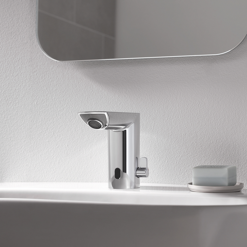 Смеситель для раковины Grohe BauCosmo E 36451000 сенсорный хром