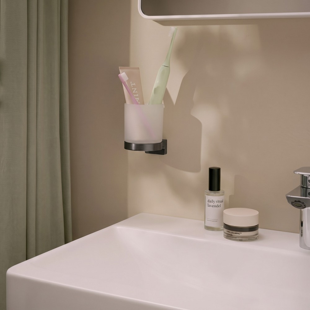 Стакан для зубных щеток Hansgrohe AddStoris S 41769340 с держателем, черный хром брашированный